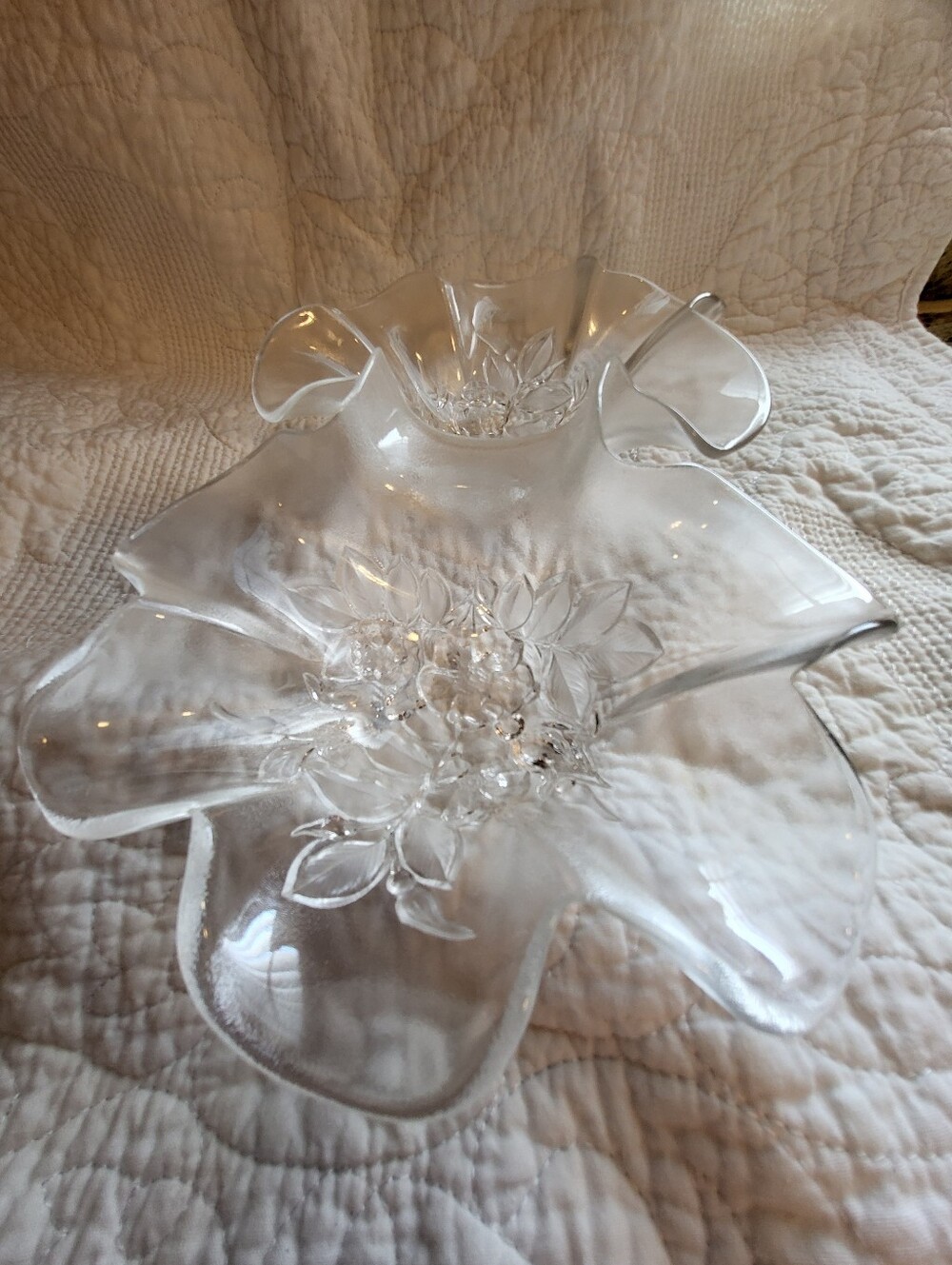 Clear Roses 11 × 7 In. 2 Vompartmeny Glass Centerpiece Bowl